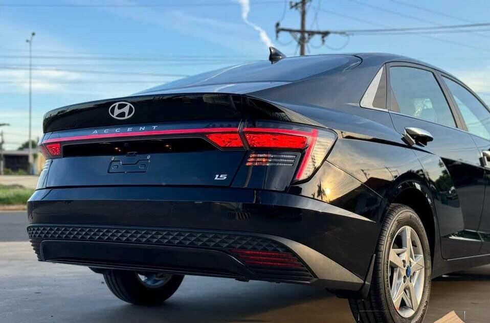 hyundai-accent-2025-mau-den-hyundaisg-2